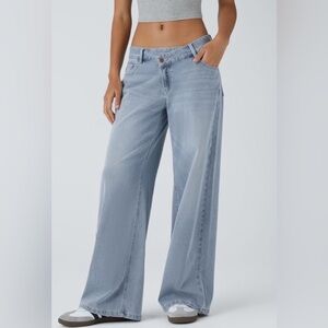 NWT Halara Flex Asymmetric Low Rise Zipper Pockets Baggy Wide Leg Jeans. Small